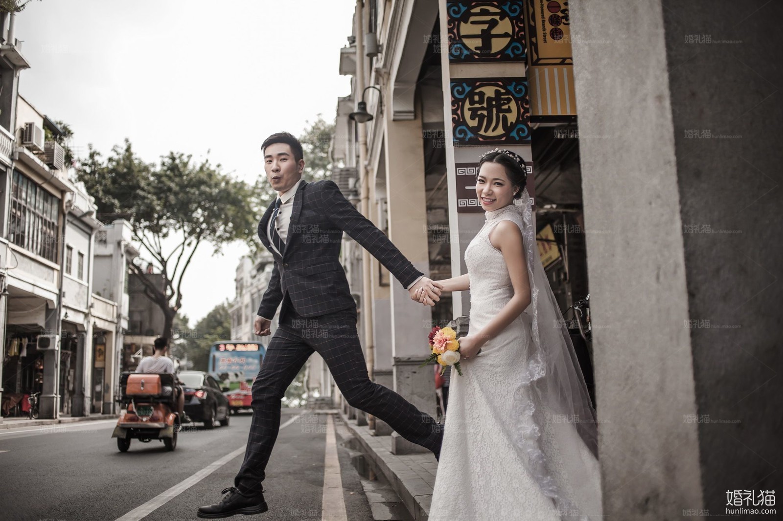 街拍俏皮搞怪婚纱照图片,[街拍, 俏皮搞怪],广州婚纱照,婚纱照图片